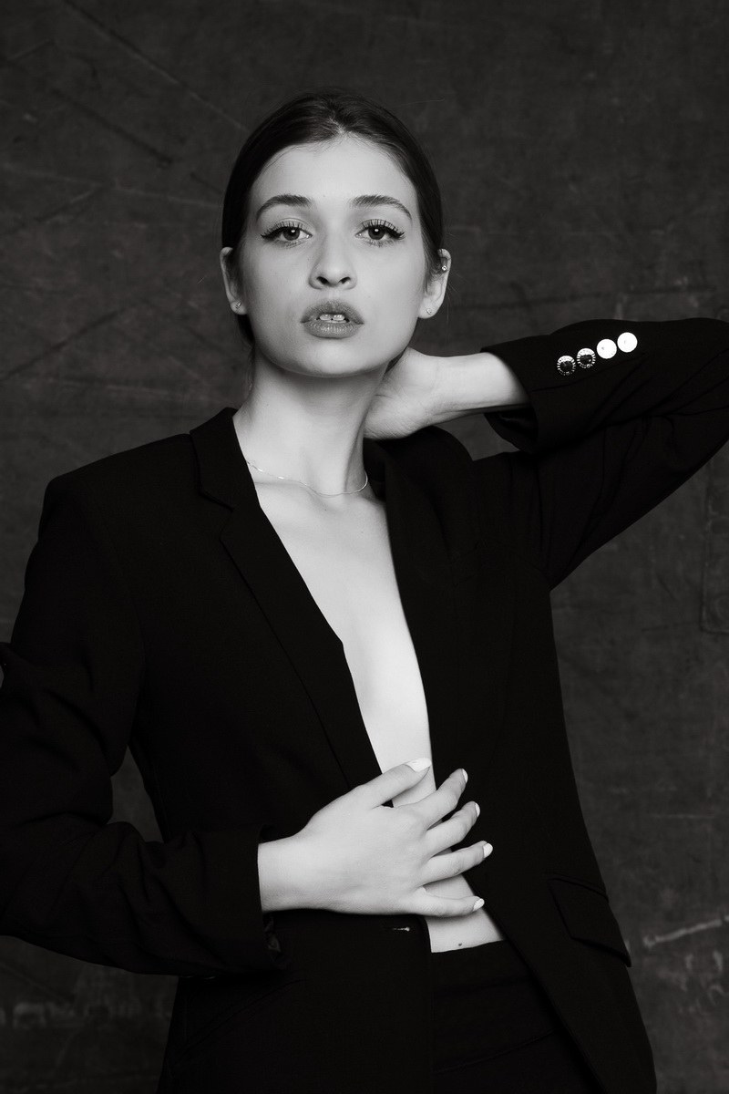 Emily V, foto 52